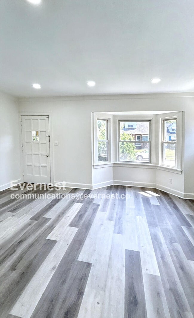 Photo - 792 E 232nd St