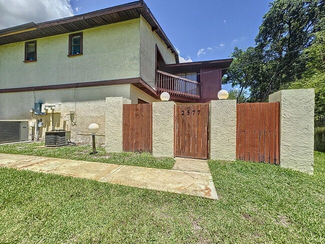 Building Photo - 2577 S Park Ave