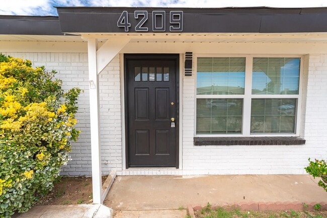 Building Photo - 4209 Redbud Ave