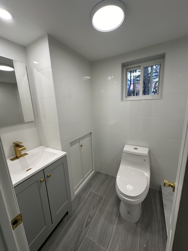 Newly renovated bathroom, walk-in shower - 2001 45th St Unit walk in apartment