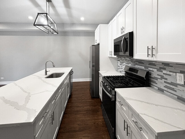 Photo - 1634 W Cermak Rd Unit 2