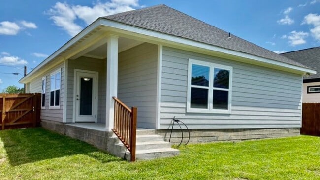 Back Porch - 1512 Dansby St