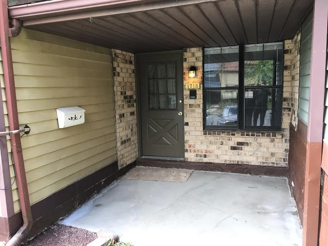 Photo - 1718 Redwood Ct