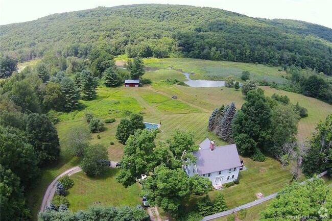 Building Photo - 128 Litchfield Turnpike Rental