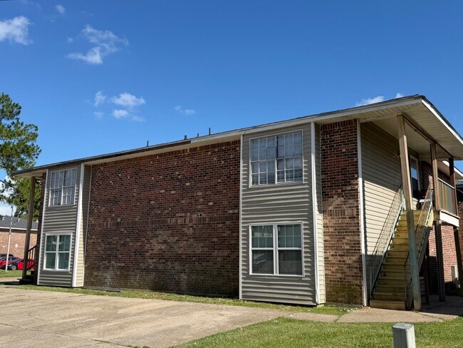 100 Meudon St