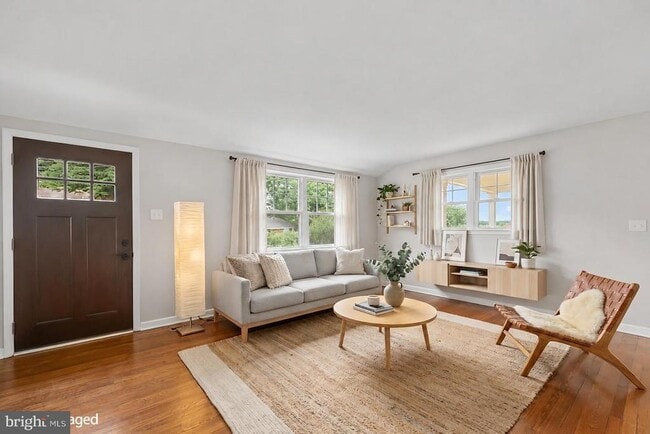 Photo - 2722 Woodley Pl