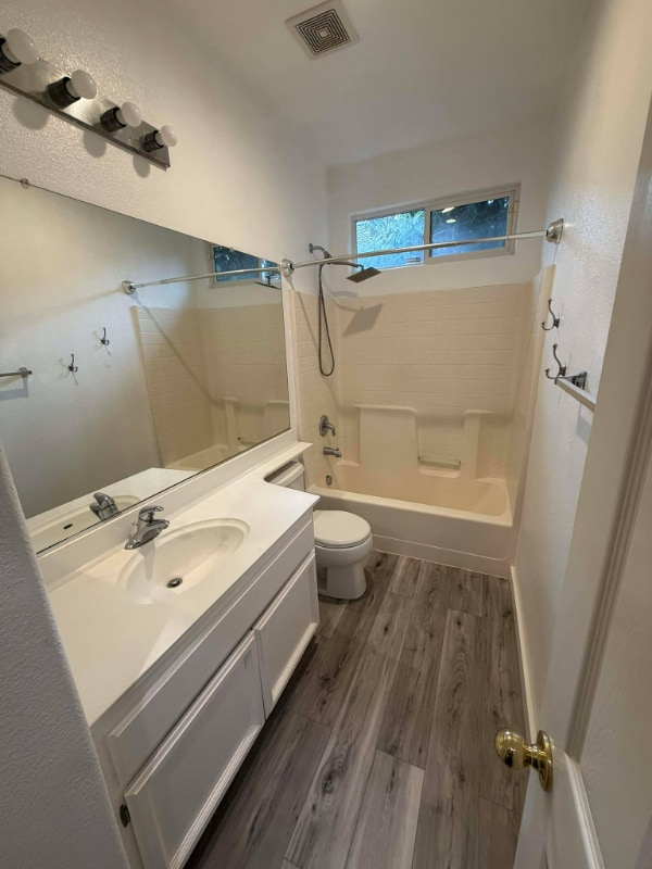 Photo - 6931 Loheit Way