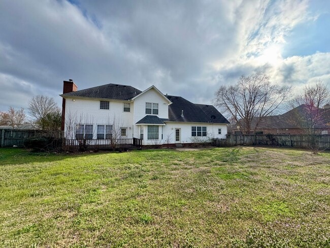 Photo - East Fayetteville 7 bedrooms 5 baths, VANDERGRIFF DIST - beautiful spread