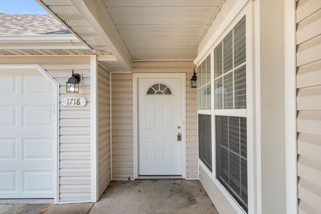 Photo - 1716-1718-1718 Juniper Dr