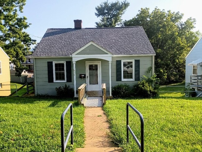 Building Photo - 912 Bolling Ave Rental