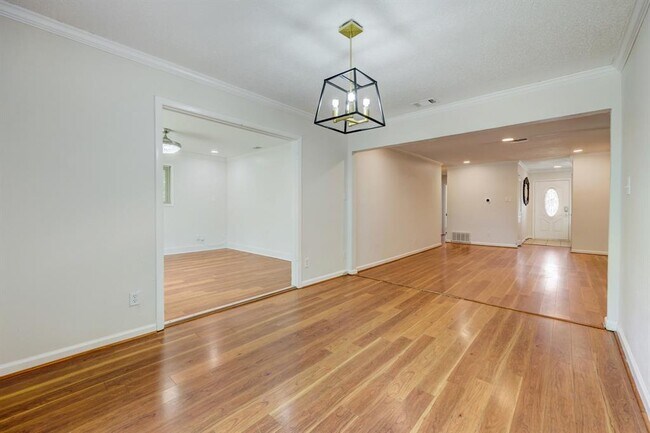 Photo - 7120 Carwill Dr