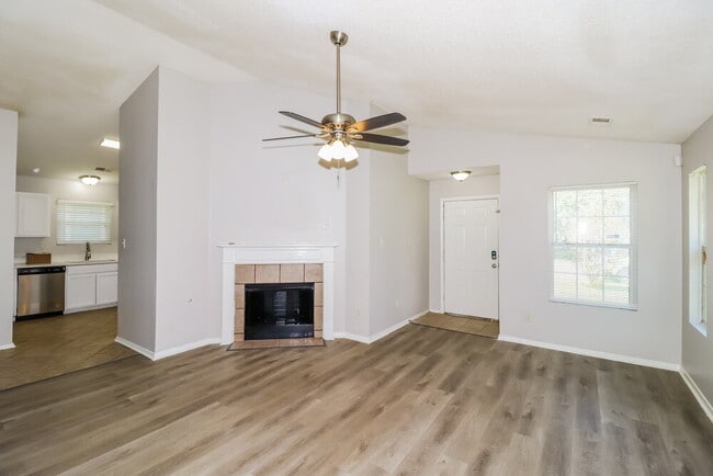 4680 Waterfront Oak Dr