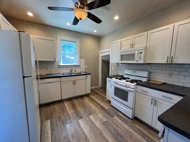 Building Photo - Huge 4 BR house for rent
