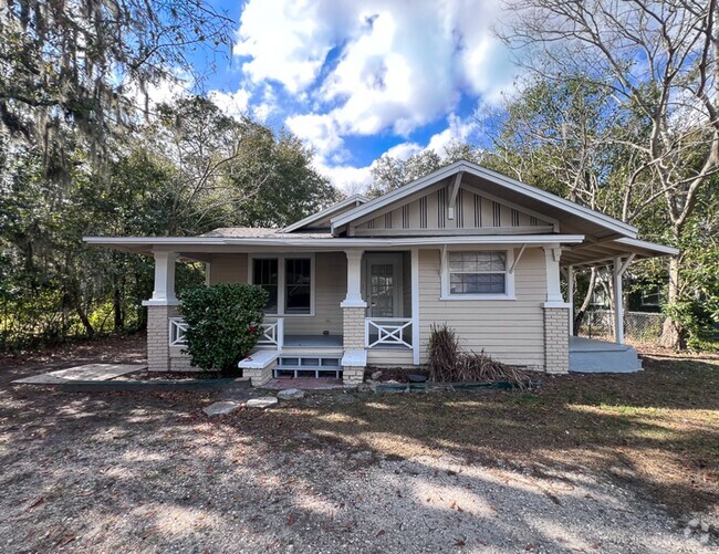 Building Photo - PET FRIENDLY Recently Updated 4-Bedroom, 3... Rental