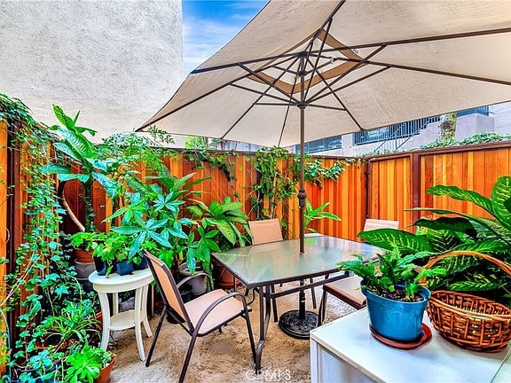 Photo - 1734 N Fuller Ave Unidad 13