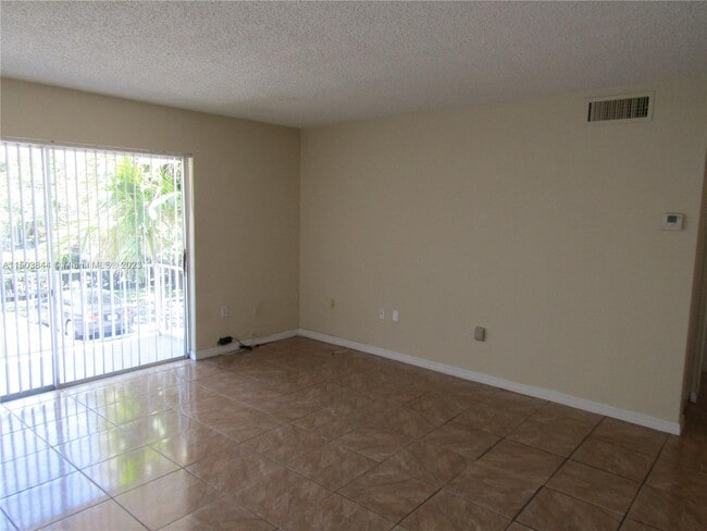 Photo - 411 Executive Center Dr Unidad 210