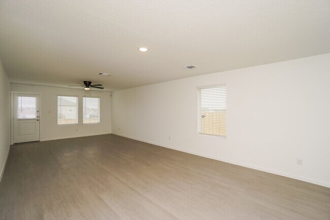 Photo - 540 Roquefort St