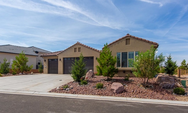 Stunning Sun River, Single-Level Home with... - Stunning Sun River, Single-Level Home with...