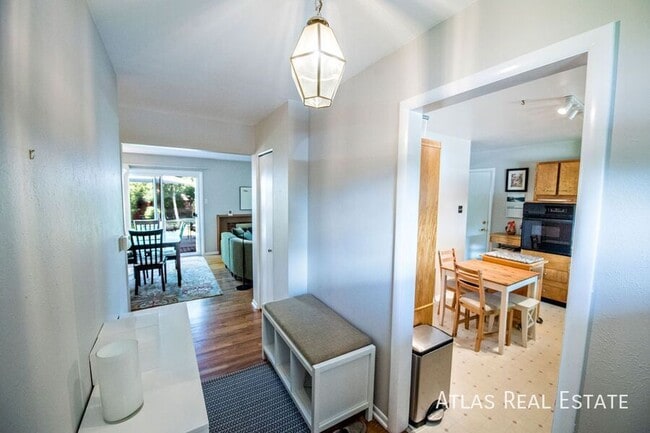 Photo - 681 S Holly St