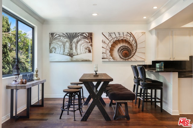 Building Photo - 423 N Palm Dr Unit 206