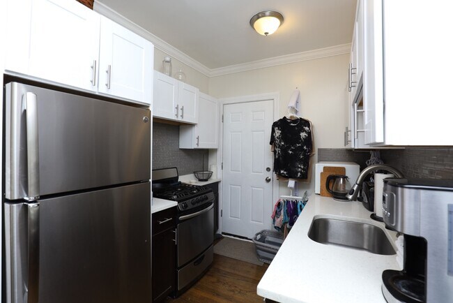 Photo - 3817 N Greenview Ave Unidad W3