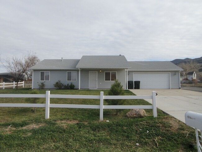 Building Photo - Move-In Bonus!!! 3 bedroom - 2 bath - located in Enoch