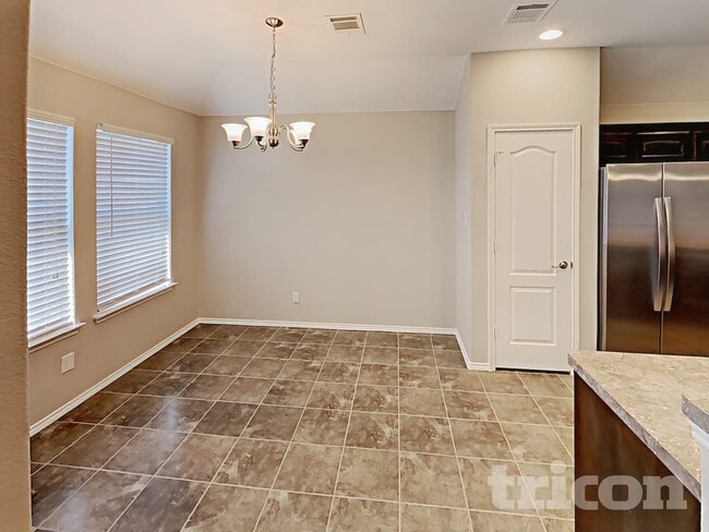 Photo - 525 Beechgrove Terrace