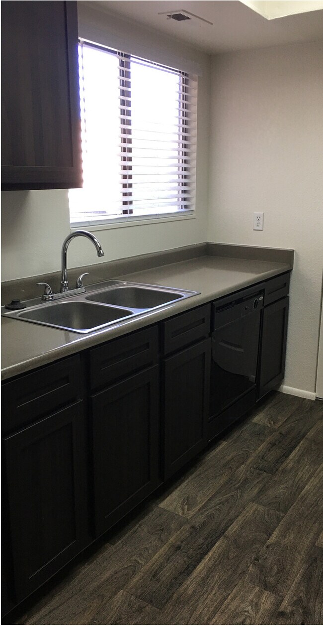 Photo - Elmwood Apts