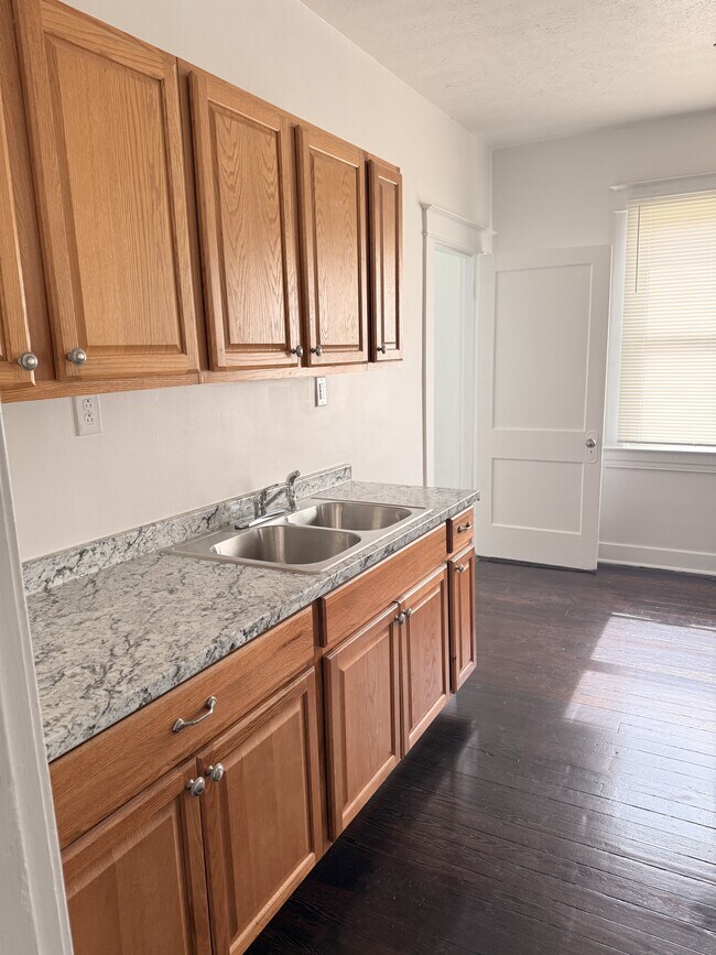 Photo - 841 Hazel St