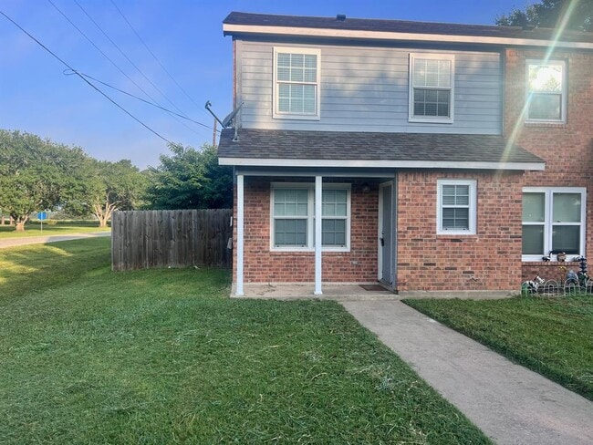 Building Photo - 306 Anderson St Rental