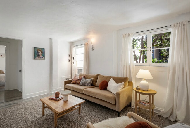 Photo - 1159 N Fuller Ave Apartamentos Unidad B