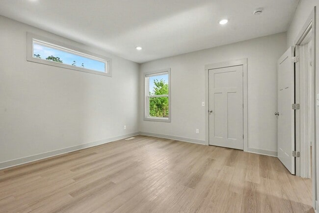 Photo - 201 Monroe St