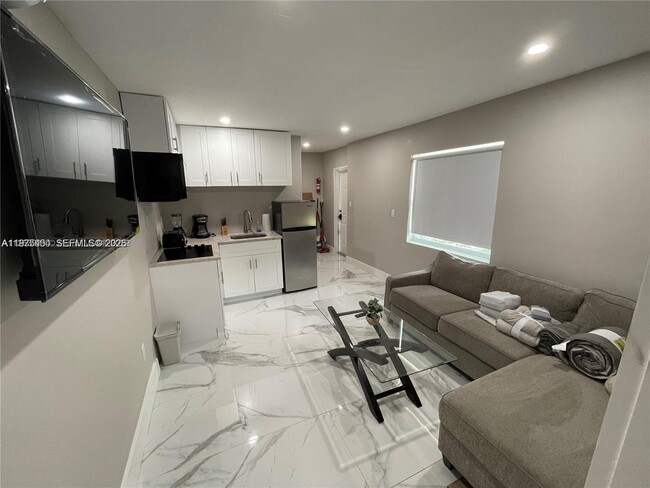 Photo - 4910 SW 28th Terrace Unit 3