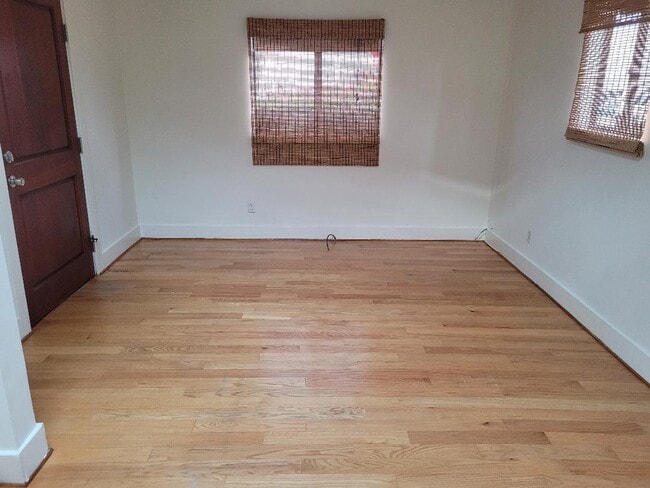 now unfurhished - 1004 Electric Ave Unit 1004