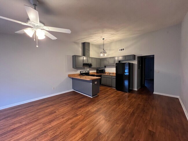 Photo - 218 White Dr
