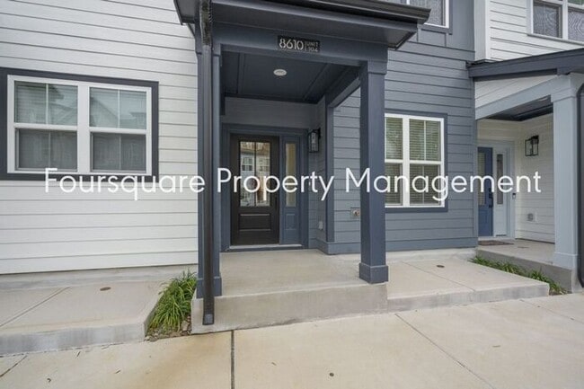 Building Photo - Modern 4-Bed / 3.5-Bath Townhome with Main Level Hard-Surface Floors , Back Patio – Easy Access t...