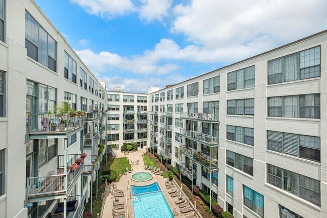 Photo - 940 Monroe Ave NW