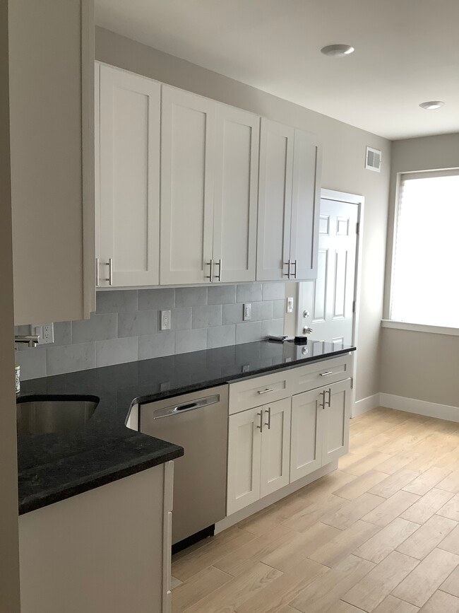 Photo - 2111 W Seybert St