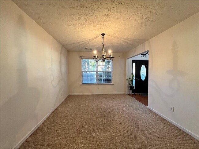 Photo - 789 Roxholly Ln NE