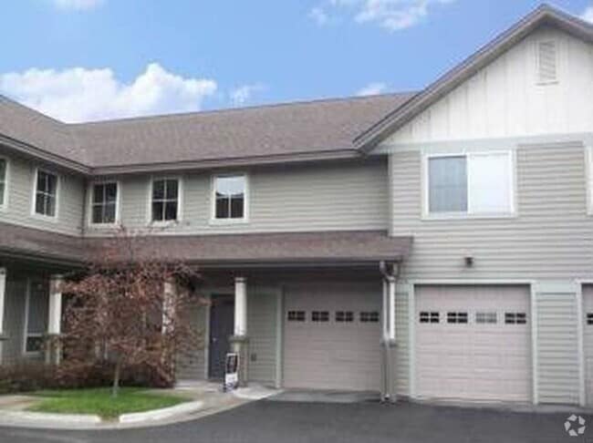 Building Photo - Dog friendly 3 Bedroom Condo!