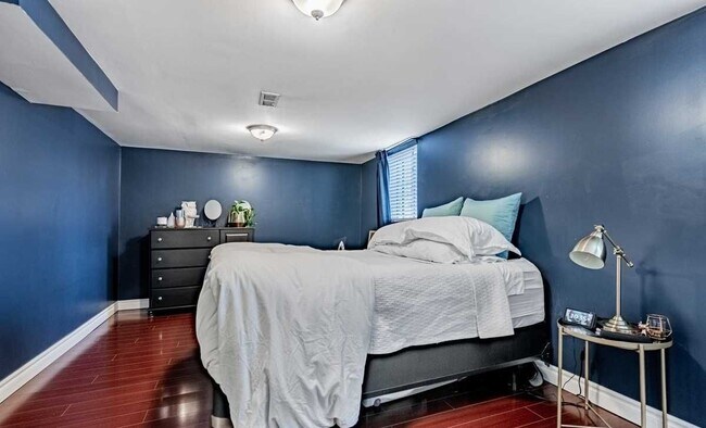 Primary bedroom - 32 Strader Av Unit Lower Level