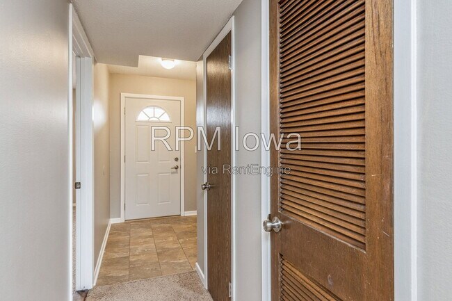 Photo - 2079 NW Hickory Ln