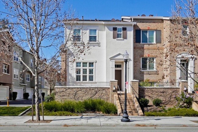 Building Photo - Wow! What a Great Home! Available Now!