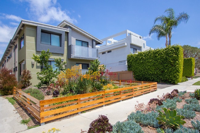 Building Photo - key3538