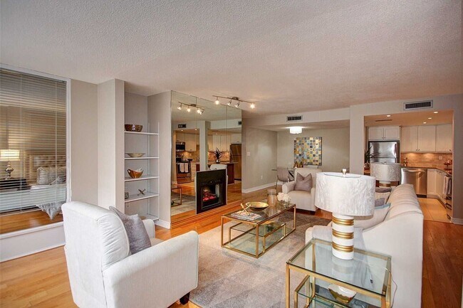 Photo - 135 George St S