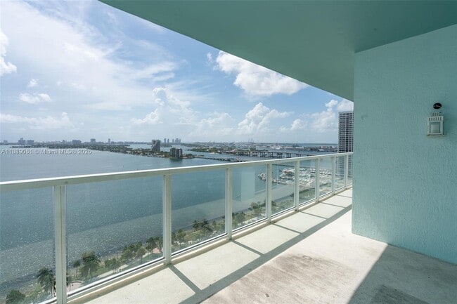 Photo - 1900 N Bayshore Dr Unidad 2201