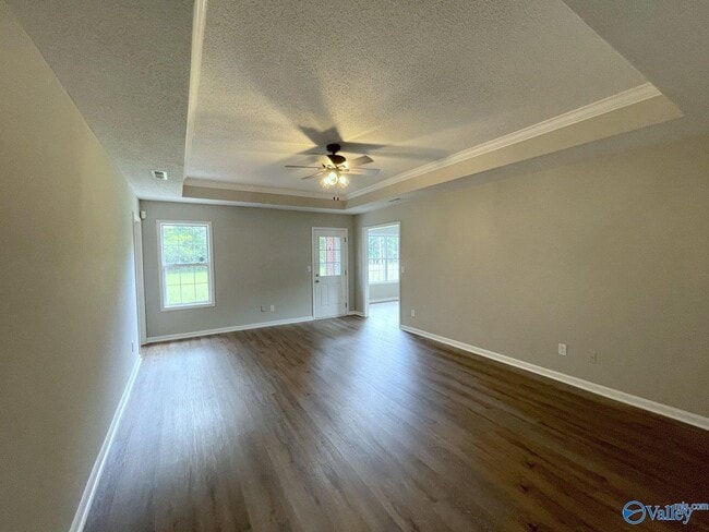 Photo - 100 Brook Glen Dr