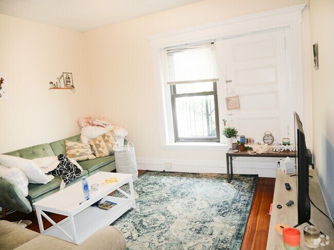 Building Photo - 1382 Beacon St Unit 12 Rental