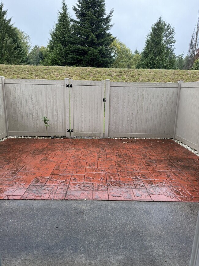 2 Bedroom Townhome in Kent, Available for Immediate Move In