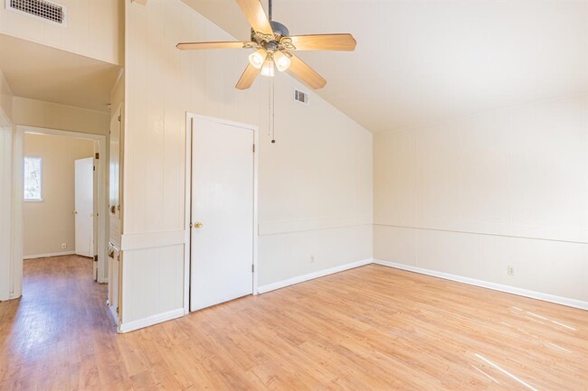 Photo - 1312 Marshall St Townhome